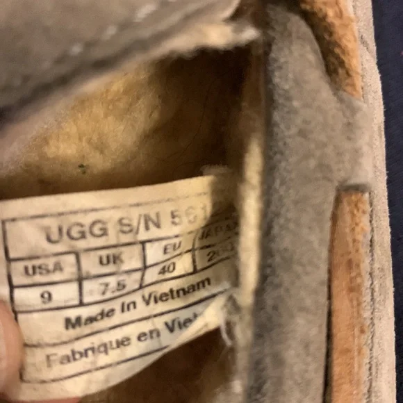 Uggs slippers. Suede shearling lined. Fair condition - Picture 5 of 6